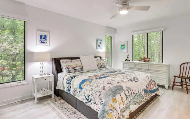Hendersonville Vacation Rental w/ Private Hot Tub!