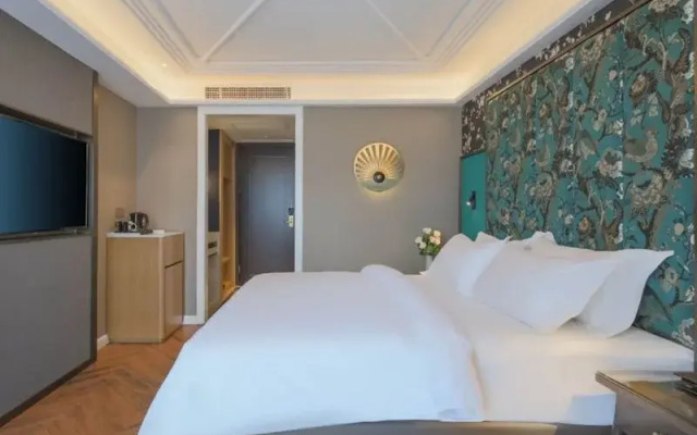 Jinjiang Metropolo Hotel ( NanJing Nan Railway Station Certre)