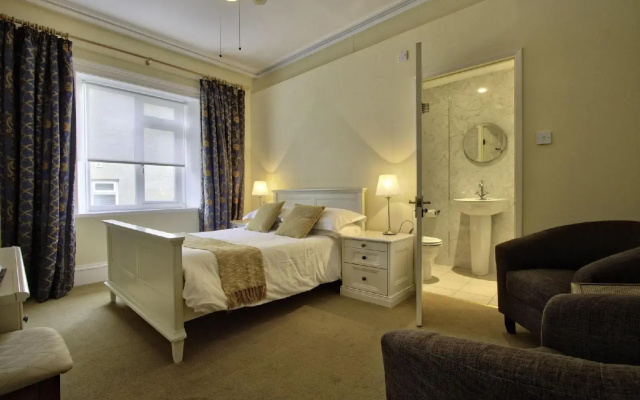 The Leconfield Hotel