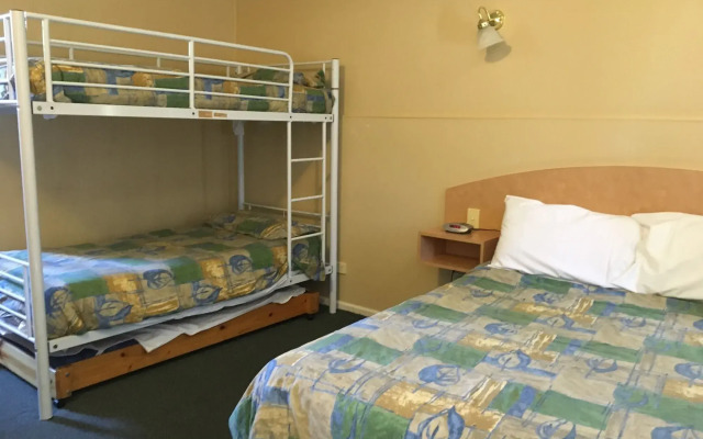 Parkville Motel