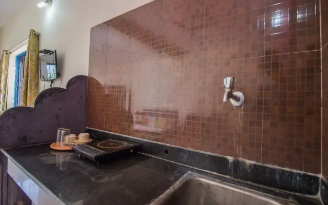 OYO 13211 Home Spacious Studio Morjim Beach