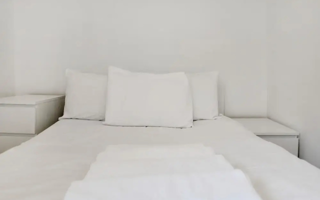 Bond Street Apartments