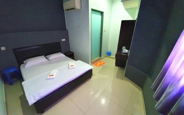OYO 89737 Hotel Tishoa