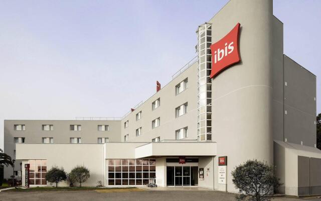 Отель Ibis Porto Gaia Вила-Нова-ди-Гая вид на фасад