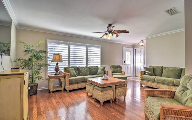 4 Mi to Beach: Gem w/ Pool & Lanai in Seminole!