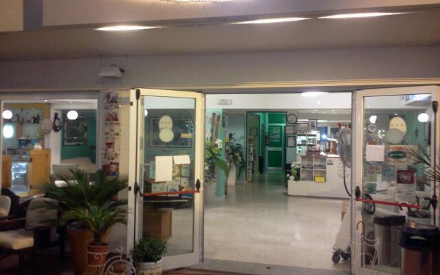 Si Rimini Hotel вид на фасад