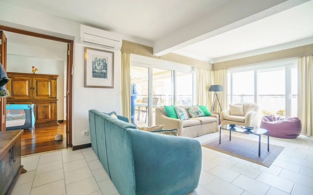 Seafront Condo & Big Terrace