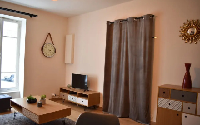 Spacious 1 Bedroom Apartment in Sacré Coeur