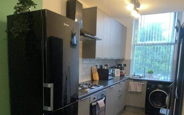 2 Bed Flat - Sleeps 5 - Parking - Wifi