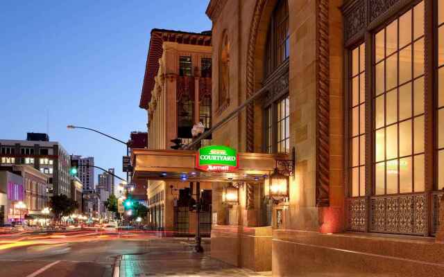 Отель Courtyard by Marriott San Diego Downtown США, Сан-Диего - отзывы, цены и фото номеров - забронировать отель Courtyard by Marriott San Diego Downtown онлайн вид на фасад