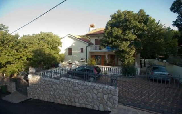 Luka - Free Parking - A2