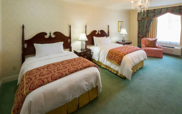 Bristol Hotel, Boutique Collection