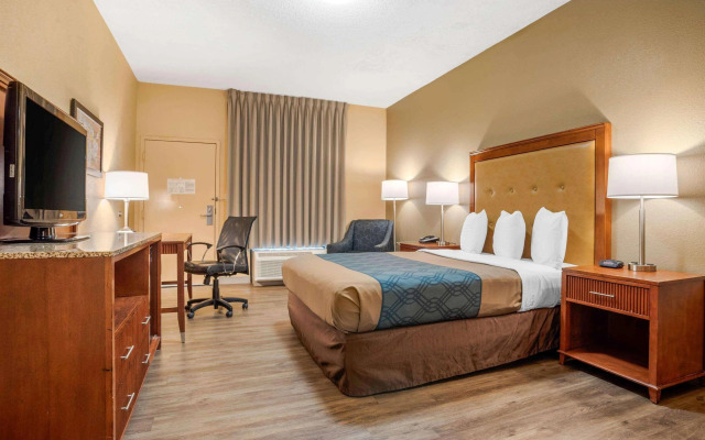 Econo Lodge Inn & Suites Foley - North Gulf Shores