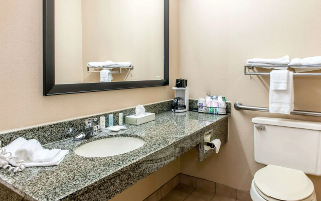 Quality Inn Defiance