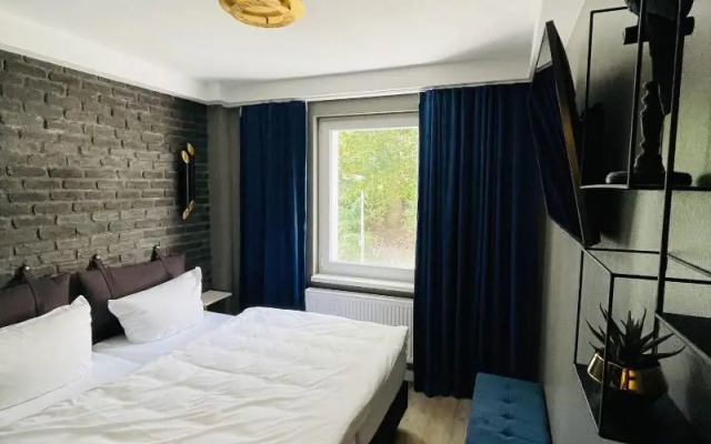 IQ Hotel