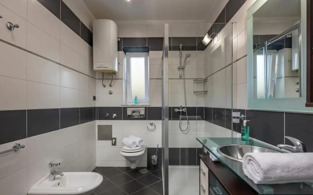 Quiet City Apartment Dexa