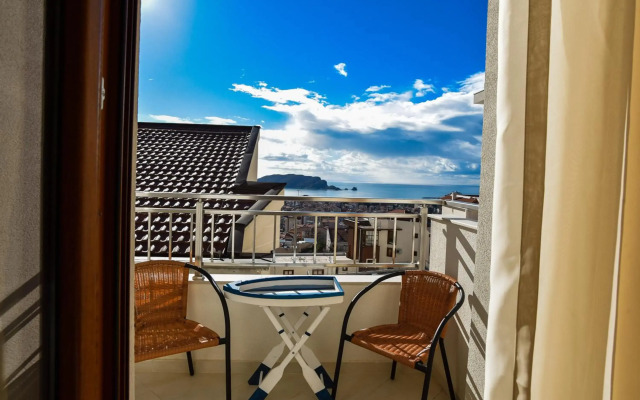 Vista Mar Apartments
