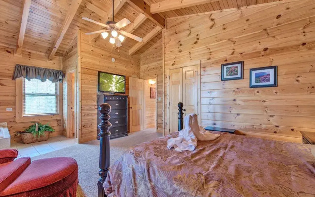 Misty Mountain Hideaway - Three Bedroom Cabin