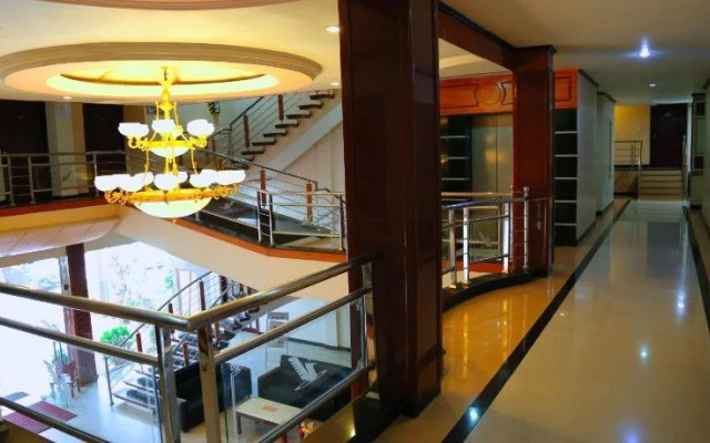 Hotel Vels Court