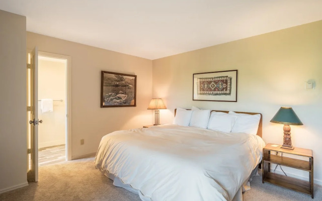 Moraine 27 Townhouse near Gondola by RedAwning