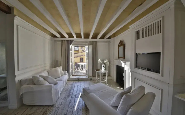 White Home by Mmega