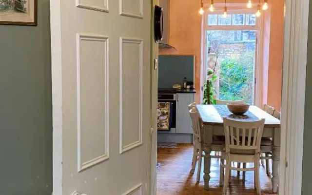 Grade 1 Maisonette, 2 Bedrooms, Very Central