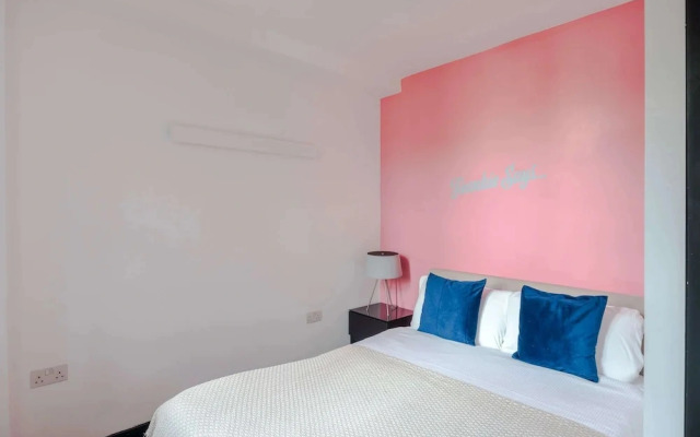 The Slaycation Crib: Stylish London Retreat By