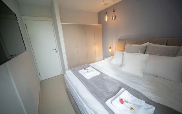 YalaRent Sunora 3BR APT - Families only