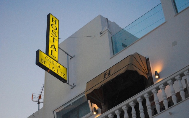 Отель Hostal Costa De La Luz вид на фасад