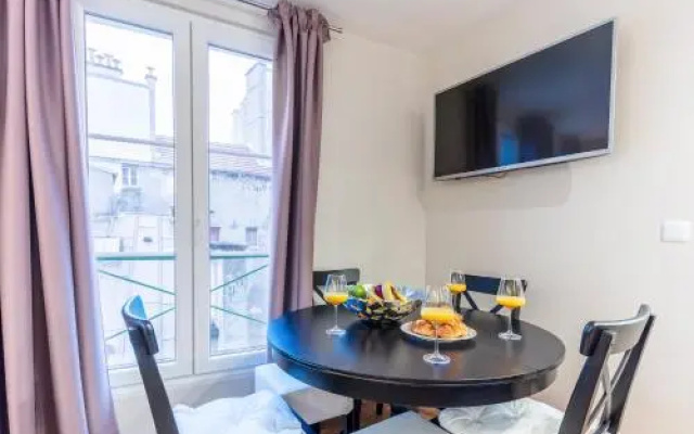 Families And Friends - Center - 110 Sqm