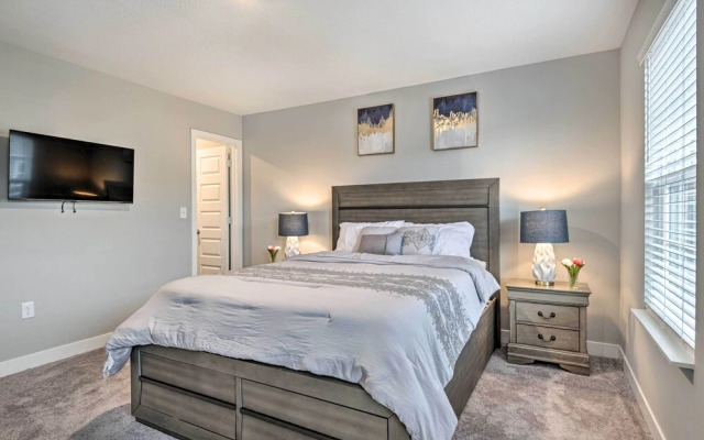 Modern & Spacious Family Home w/ Pool Access!