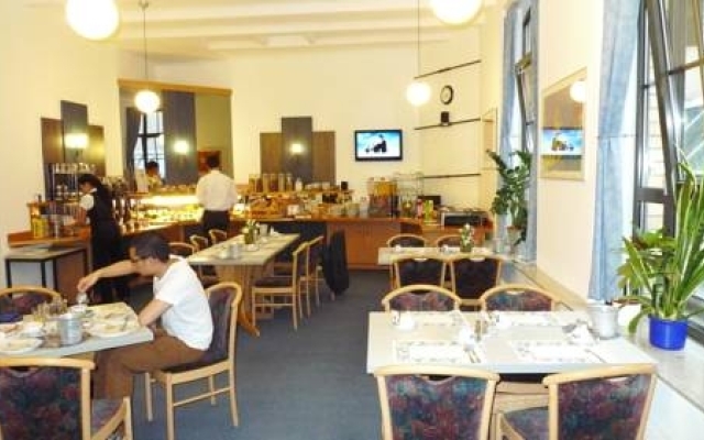 Отель Sonata Hotel Германия, Кёльн - отзывы, цены и фото номеров - забронировать отель Sonata Hotel онлайн питание