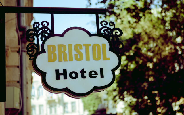 Отель Bristol Hotel Азербайджан, Баку - 9 отзывов об отеле, цены и фото номеров - забронировать отель Bristol Hotel онлайн вид на фасад