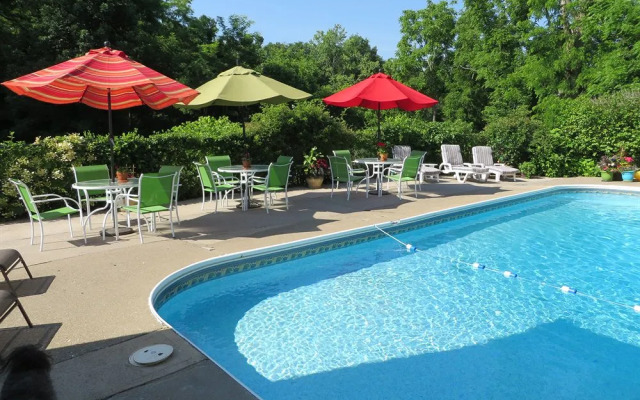 John Morris Manor Bed & Breakfast