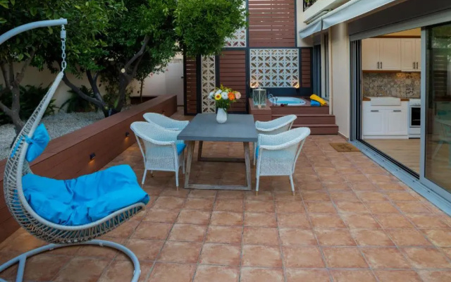 J&V Luxury Suites