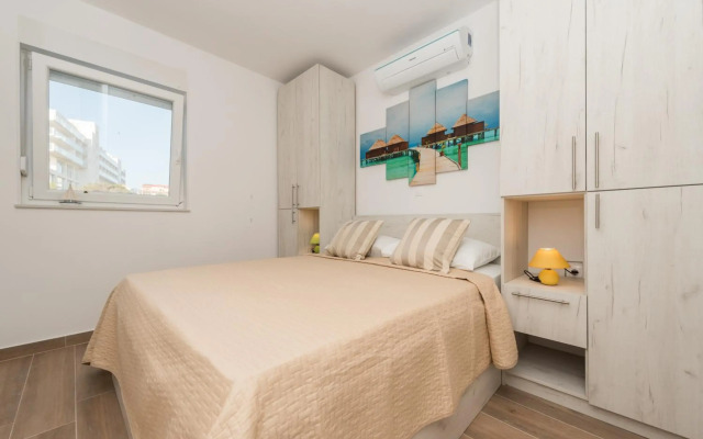 Dino 2 luxury apartment with pool