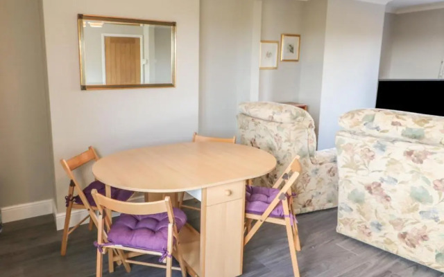 27 Whitegates