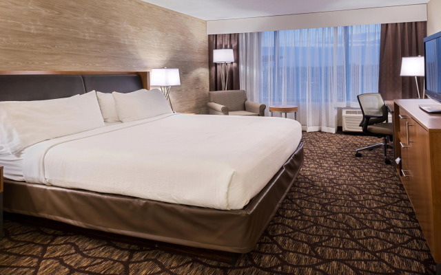 Holiday Inn Hotel & Suites Warren by IHG