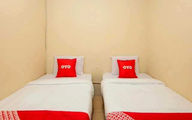 OYO 2045 Hotel 211