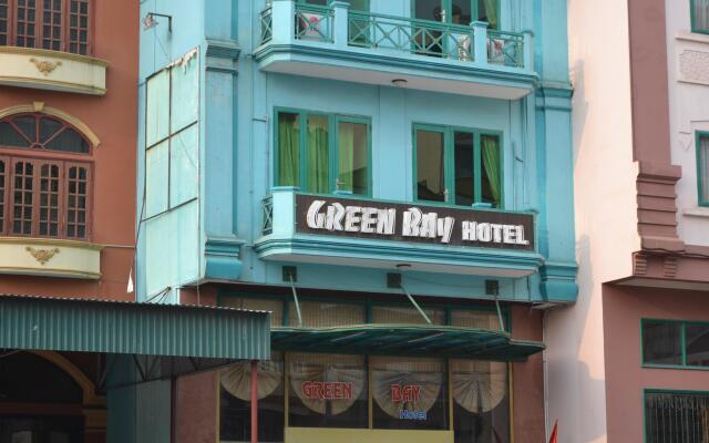 Green Bay Hotel Halong вид на фасад