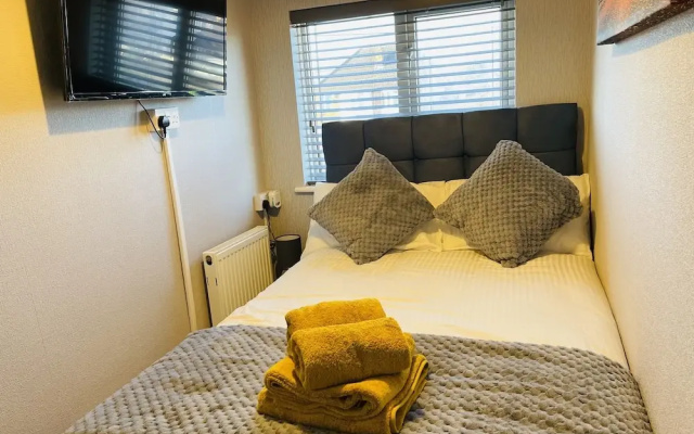Beautiful 4-bed House in Birmingham Airport NEC