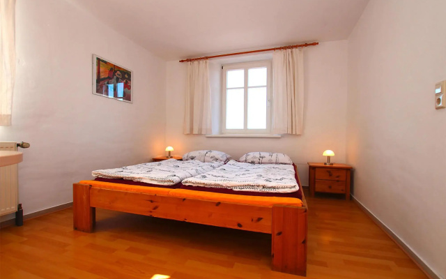 Flat in Klocksin with a garden
