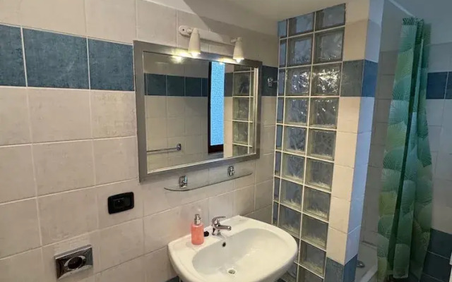 Studio - Sleeps 2 -smoking on Balcony - Pets -wifi