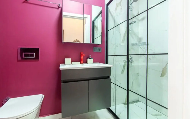 Charming Flat Near Kennedy Avenue in Fatih