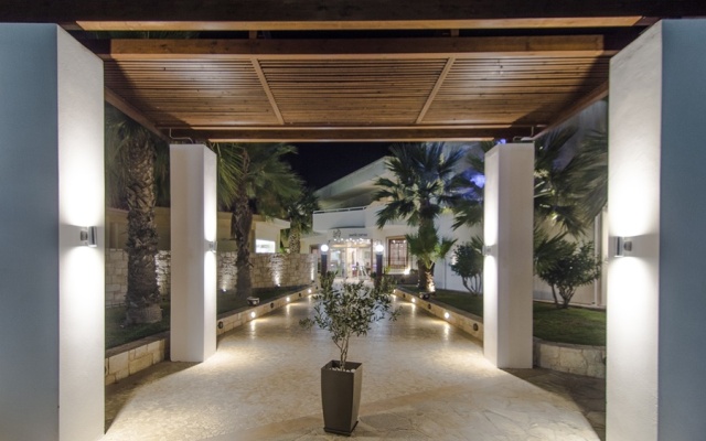 Lavris Hotel Bungalows вид на фасад
