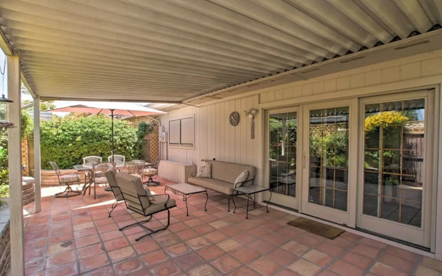 Walk to Trolley & Lake: Sunny Scottsdale Townhome