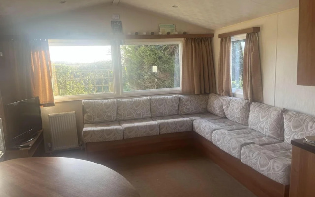 2 Bedroom Pet Free Caravan and Decking Free Wifi