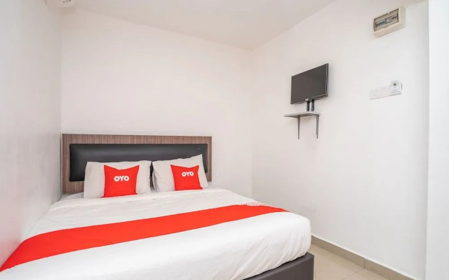 OYO 44093 VRM Hotel