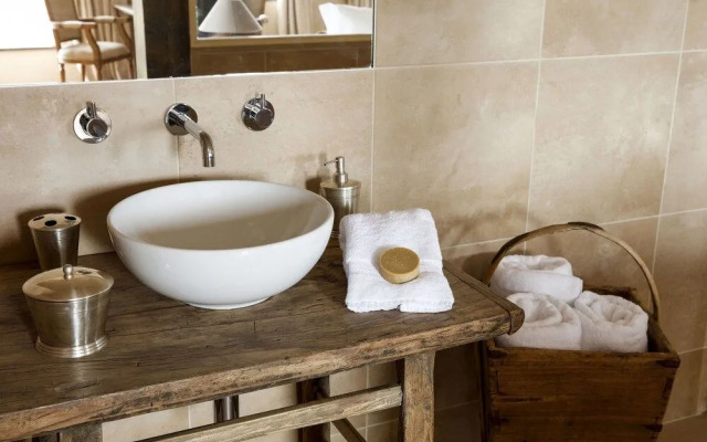 Logis Hotel Restaurant Le Prieure