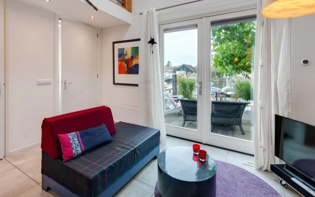 Cozy Holiday Home In Uitwellingerga With Terrace